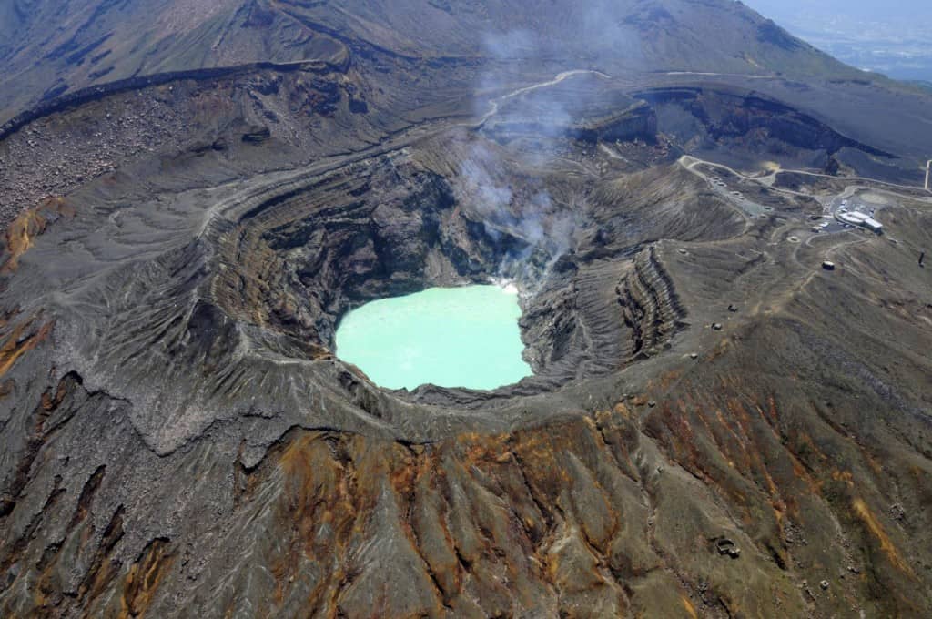 aso-the-beautiful-japanese-volcano-of-mystery-voyapon