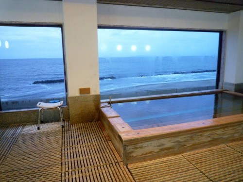 Onsen hot spring bath with a view of the ocean at Senami Onsen (Murakami).