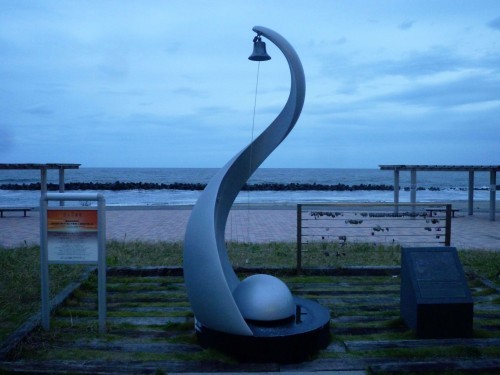 Sculpture at the beach in Senami Onsen, Murakami.