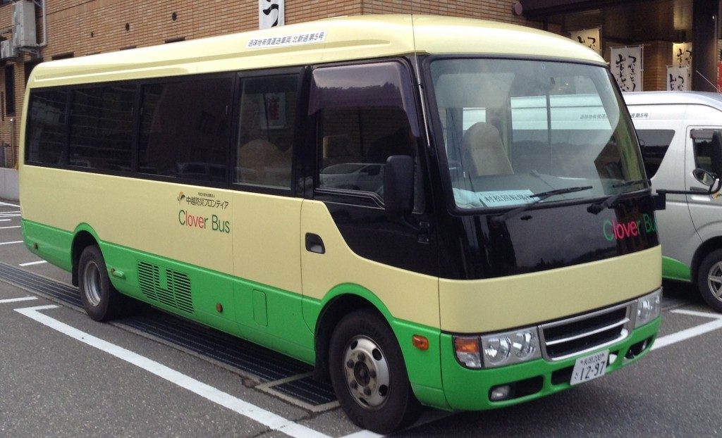 Der Micro Bus nach Yamakoshi, Niigata, Japan