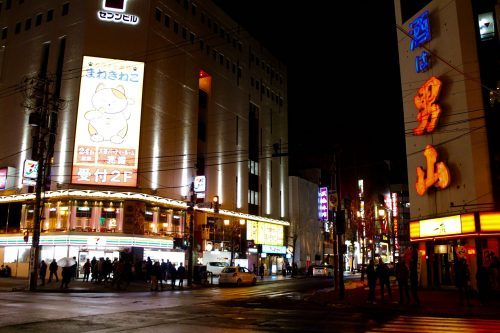 Das Nachtleben von Asahikawa,der zweitgrößten Stadt von Hokkaido, Japan.