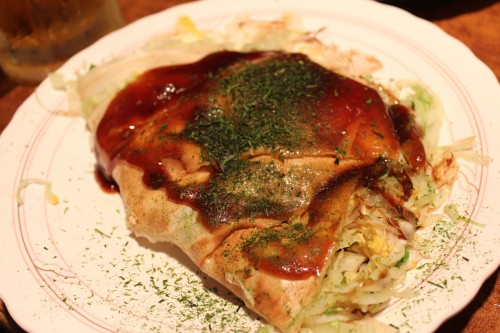 Okonomiyaki estilo Hiroshima.