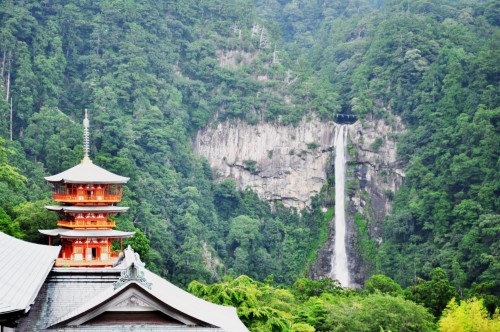 Kumano Nachi Taisha uno de los 'tres grandes templos' de Kumano son lo más destacable de la zona. 