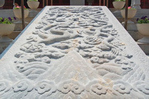 Dragones de piedra 'mido' del Templo Confucionista de Nagasaki