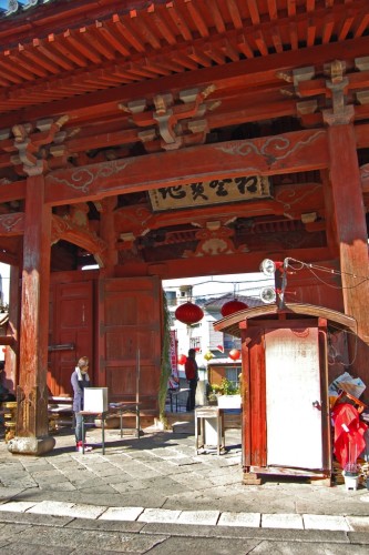Conozca las puertas de un templo zen más grandes de Nagasaki