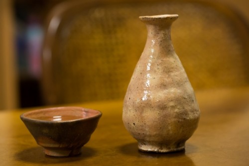 Bol y jarra de cerámica japonesa.