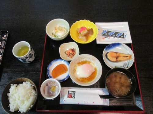 Cena en el hotel Hachiman Onsen.