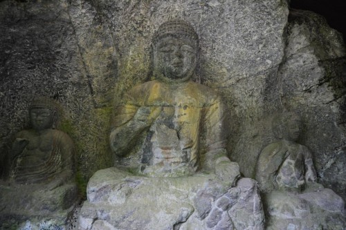 Budas en piedra de Usuki, en Oita (Japón).