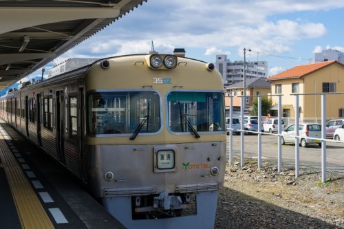 Tren de Matsuyama a To-on.