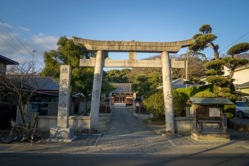 Arco torii de entrada al santuario de To-on.