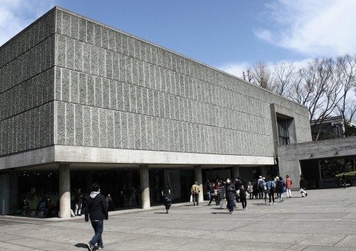 Museo nacional de arte occidental creado por Le Corbusier, Ueno, Tokio, Japón