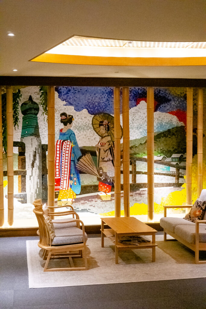 Un mural de una geisha