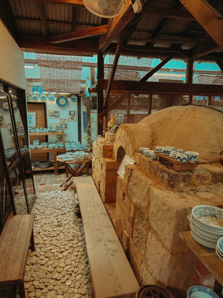 un horno de cerámica y porcelana