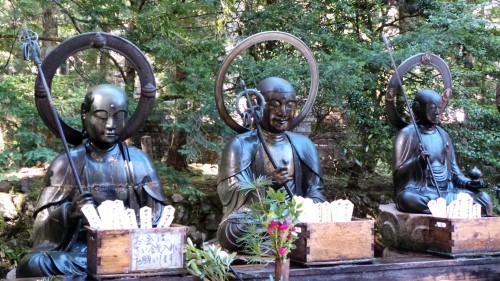 Okuno-in : un cimetière pas comme les autres au mont Koya