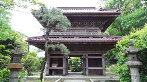 La porte Karamon du temple Eishō-ji à Kamakura