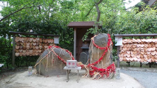 Les pierres de Kuzuharagaoka, le sanctuaire de l'amour  à Kamakura