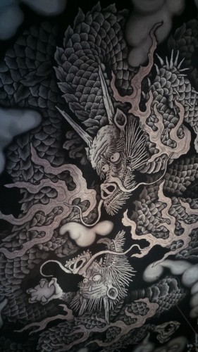 Vue des dragons peints sur le plafond du temple Kennin-ji à Kyoto