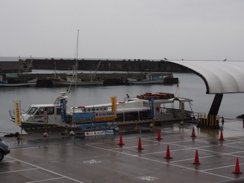 Un tour en ferry à Kuwakawa sur la route pour Murakami, Niigata, Japon.