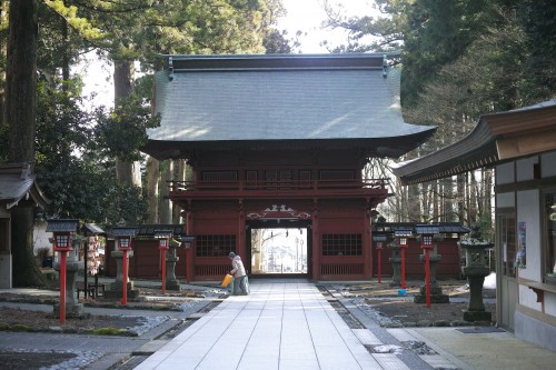 Another entrance lined with lanterns, found in Fuji Sengen shrine in shizuoka