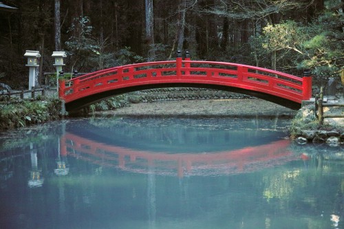 A large red bridge at Okuni Shrine, in Shizuoka prefecture