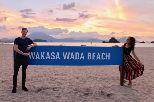 La plage Wakasa Wada Beach au coucher de soleil, au nord de Kyoto dans la préfécture de Fukui, au Japon.