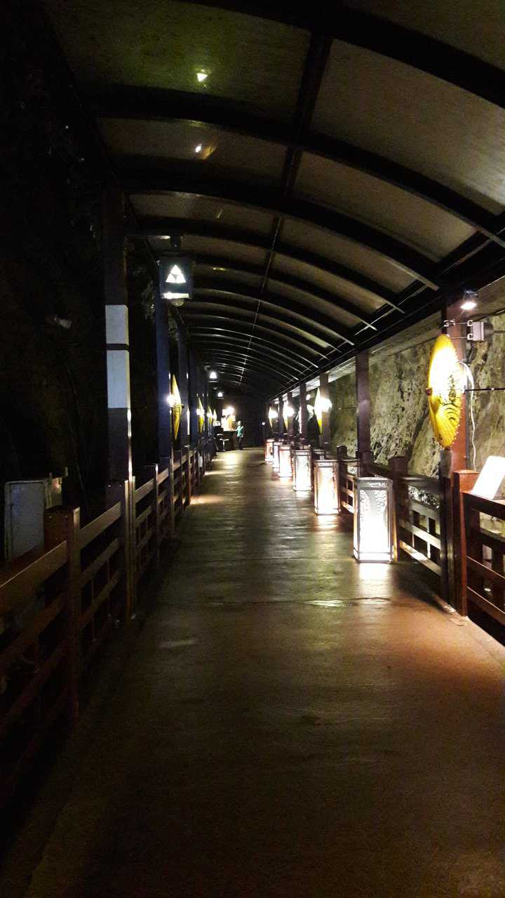 Iwaya caves in Enoshima island also has very great observation points to look at Mount Fuji.