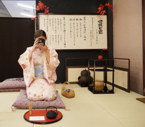 Lac Ashi, Hotel Prince Hakone, Seibu, Mont Fuji, Japon, Cérémonie du thé en Kimono
