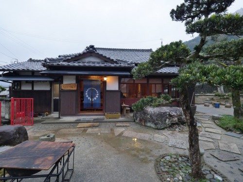 Maison traditionnelle japonaise rénovée par les propriétaires.