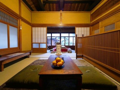 Chambre avec sol en tatami.