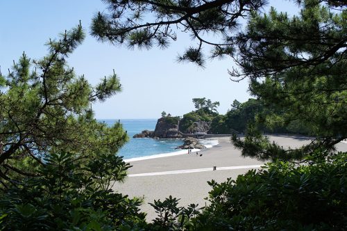 La plage de Katsurahama à Kochi, sur l'île de Shikoku, Japon