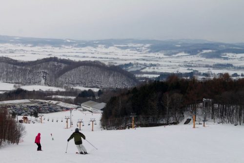 Piste de ski de la station Kamui Ski Links, sur le mont Kamui à Asahikawa, Hokkaido, Japon