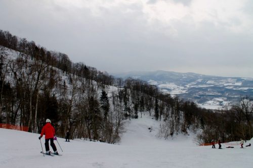 Piste de ski de la station Kamui Ski Links, sur le mont Kamui à Asahikawa, Hokkaido, Japon