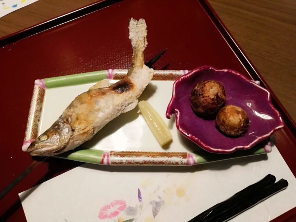 Ayu, poisson de rivière servi lors du dîner au ryokan Kafutei