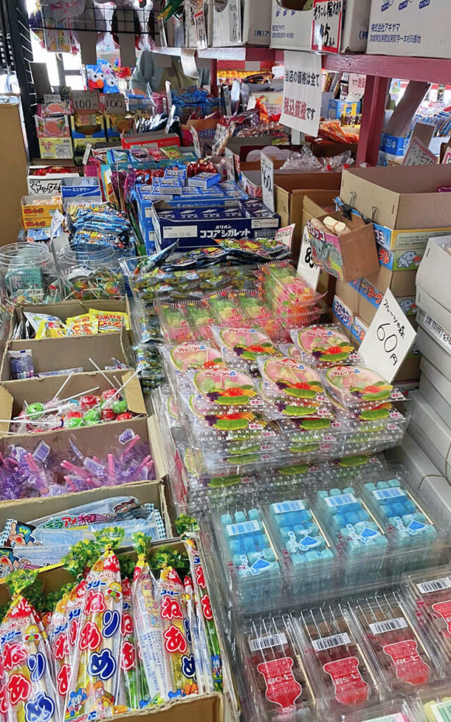 Un dagashiya au Japon