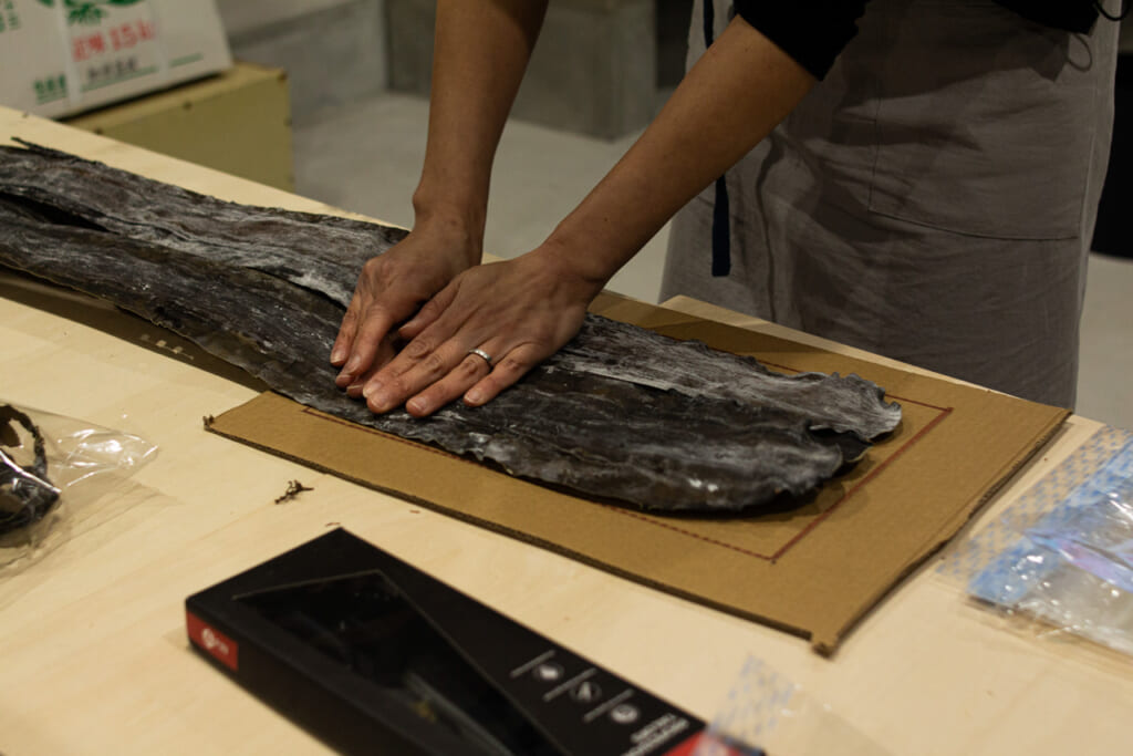 Préparation des algues à Hokkaidō