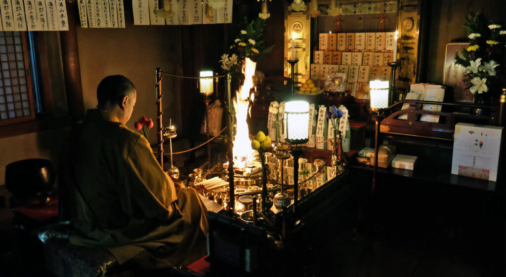 Rituels du feu sacré au Japon