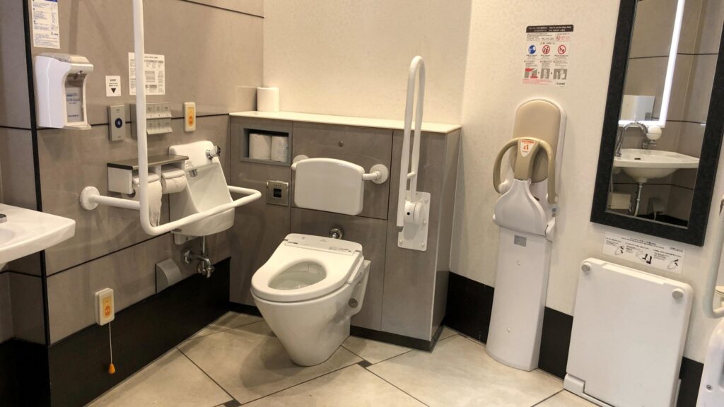Toilettes polyvalentes au Japon
