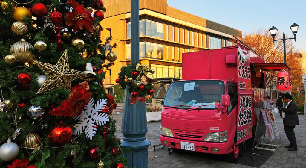 Sapin de Noël dans les rues de Tokyo