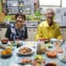 Les époux Yonemura attablés devant le petit déjeuner composé de spécialités de Kumamoto