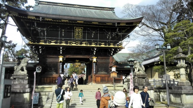 first gate of Kitano-Tenmangu Shrine, Ro-mon gate