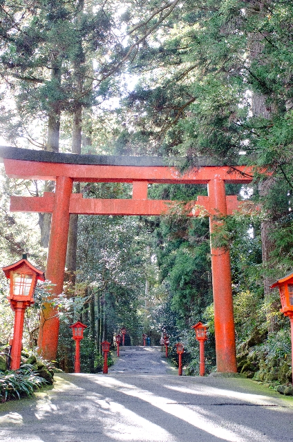 shrine and its red torii gate in Hakone