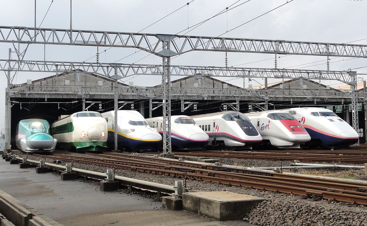 A Guide to Train Lovers, Japanese Railway Enthusiasts, and Bullet Trains in Japan