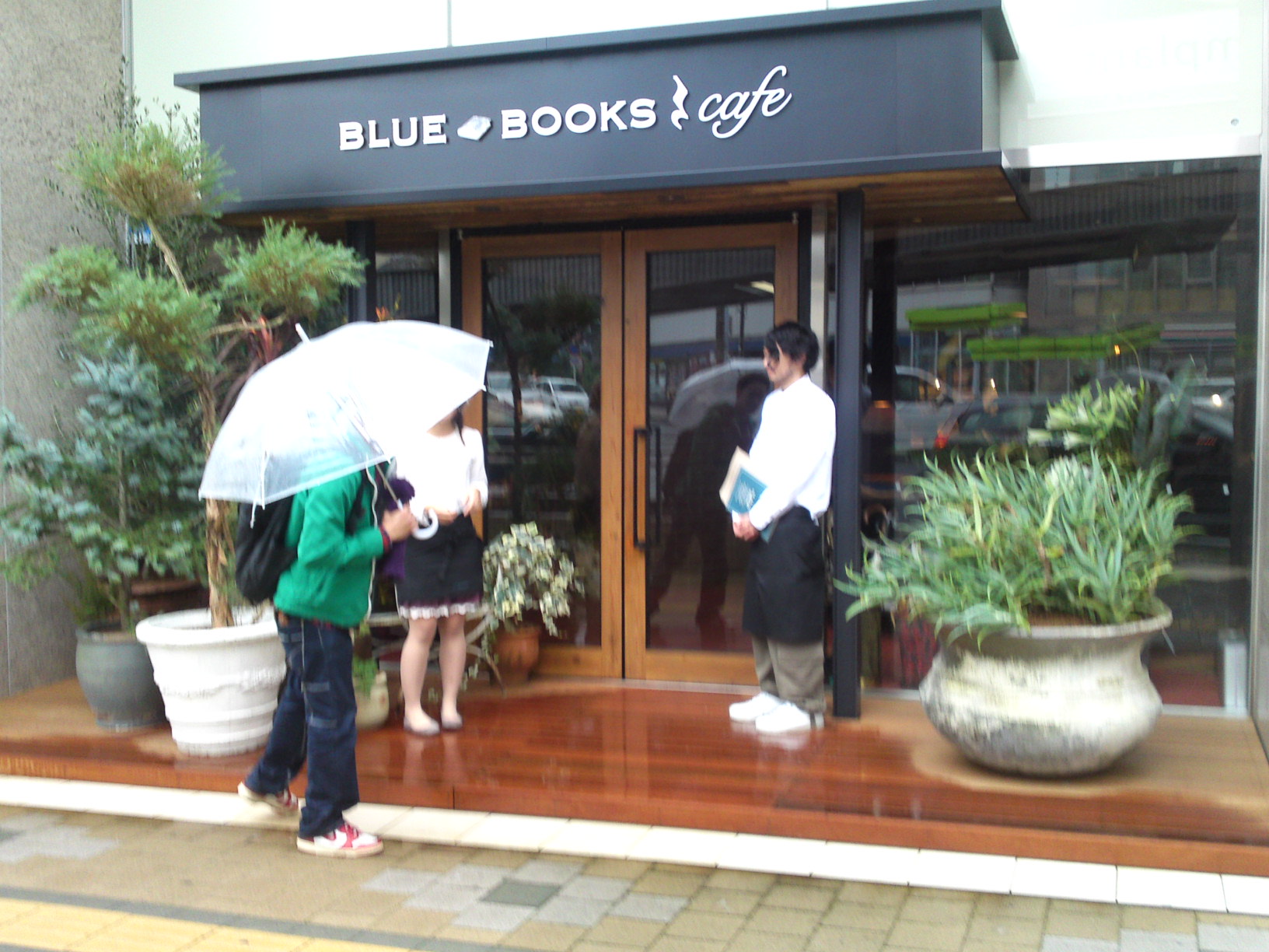 Blue Books Café, enjoyable atmoshpere with delicious food in Shizuoka