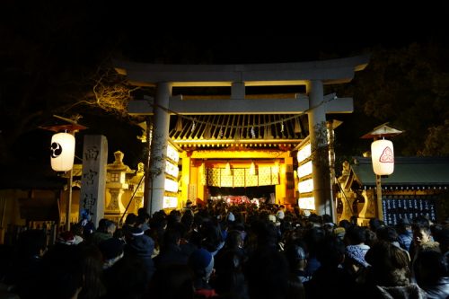 Catching a glimpse of the giant tuna at Touka-Ebisu Festival
