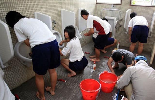 shool-toilets-cleaning.jpg