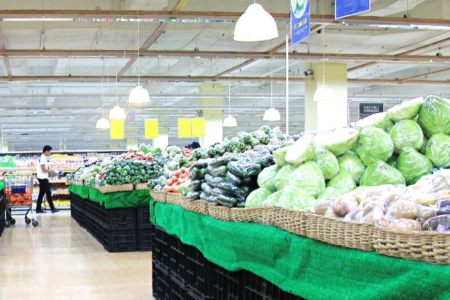 At grocery stores,you're able buy seasonable food at good price in order to economize