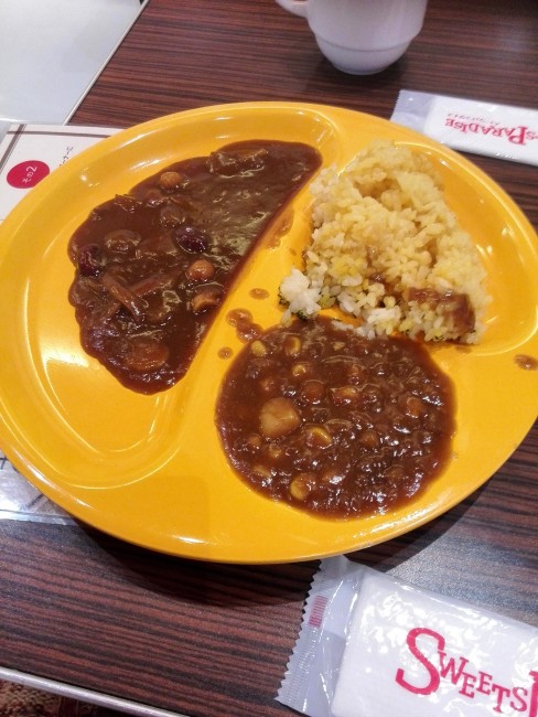 curry at Sweets Pradise, a popular Japanese restaurant that offers all you can eat tabehoudai 