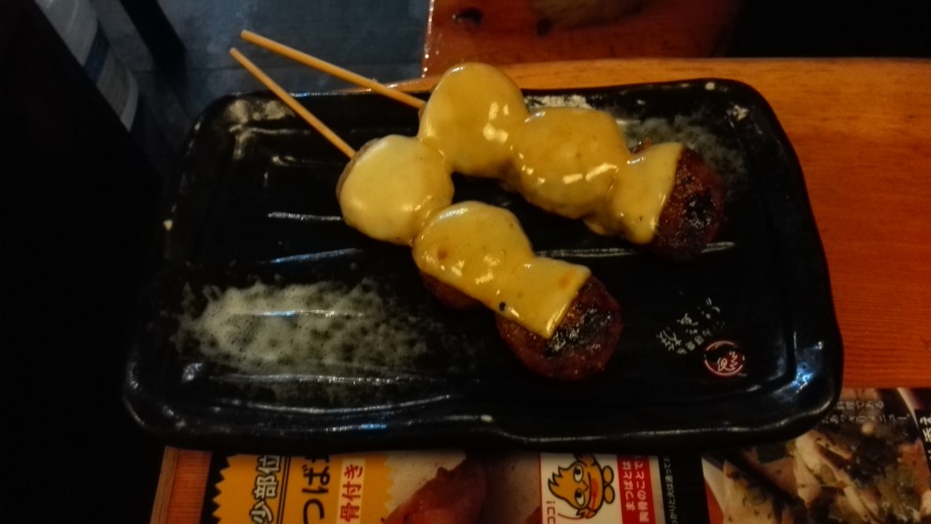 Meatballs with grilled cheese (つくねチーズ焼) at Torikizoku, a popular Japanese Izakaya 