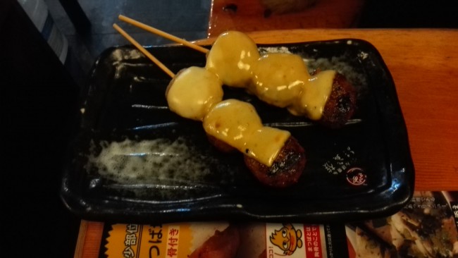 Meatballs with grilled cheese (つくねチーズ焼) at Torikizoku, a popular Japanese Izakaya 