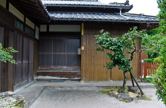 Entrance of a house in Chiran with samurai heritage.